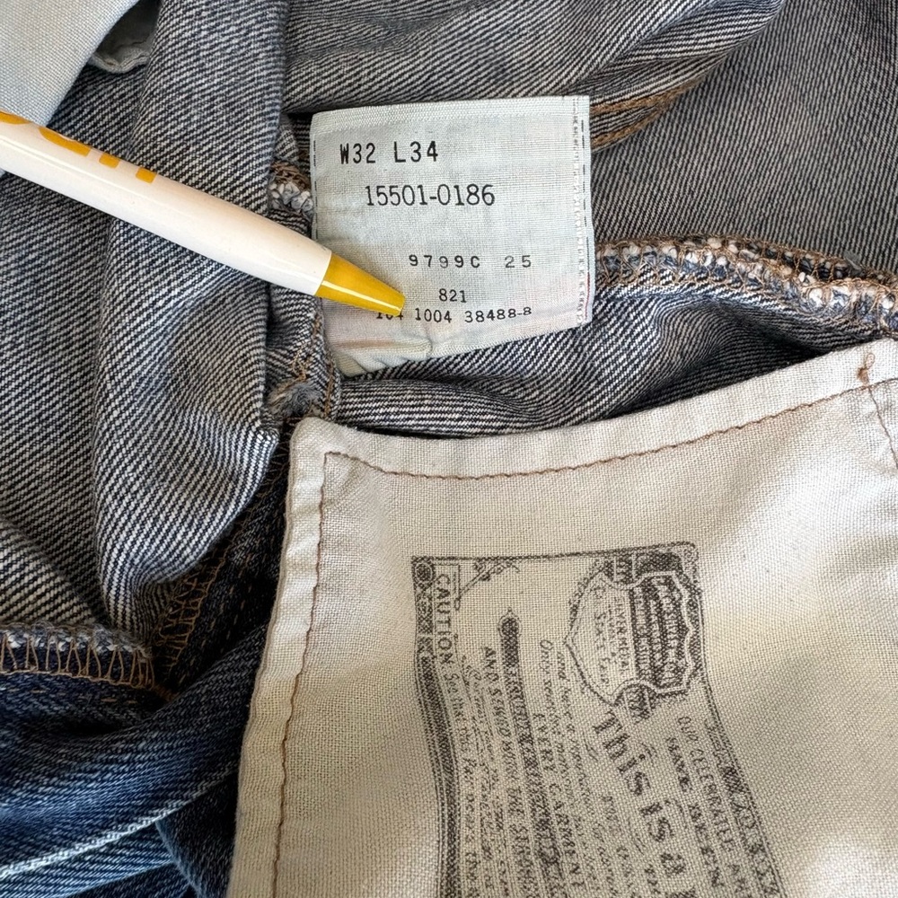 Vintage Levi's 501 Med/Dark Wash Button-Fly Blue Jeans - Y2K - Picture 5 of 11